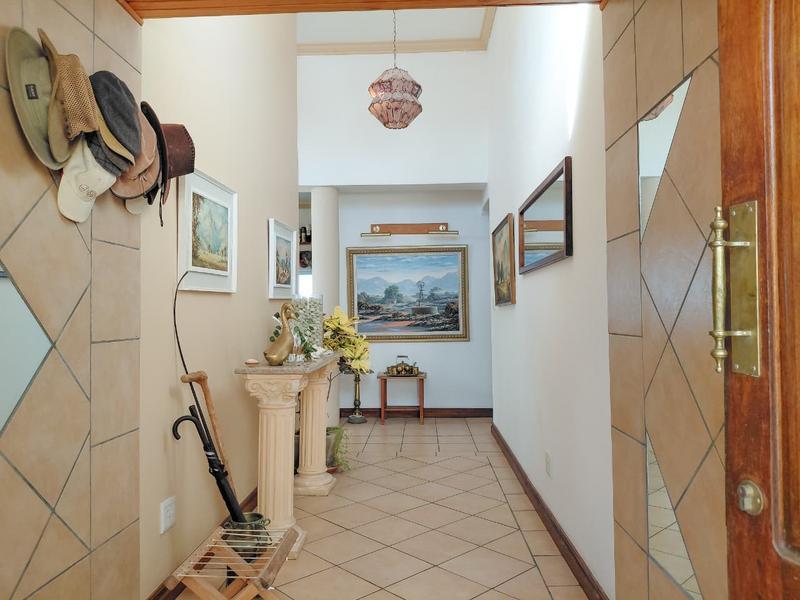 5 Bedroom Property for Sale in Stilbaai Wes Western Cape